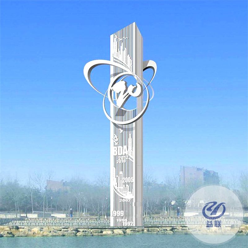 大型不銹鋼雕塑定制鏡面拉絲校園廣場月亮圓環(huán)鹿金屬創(chuàng)意戶外擺件