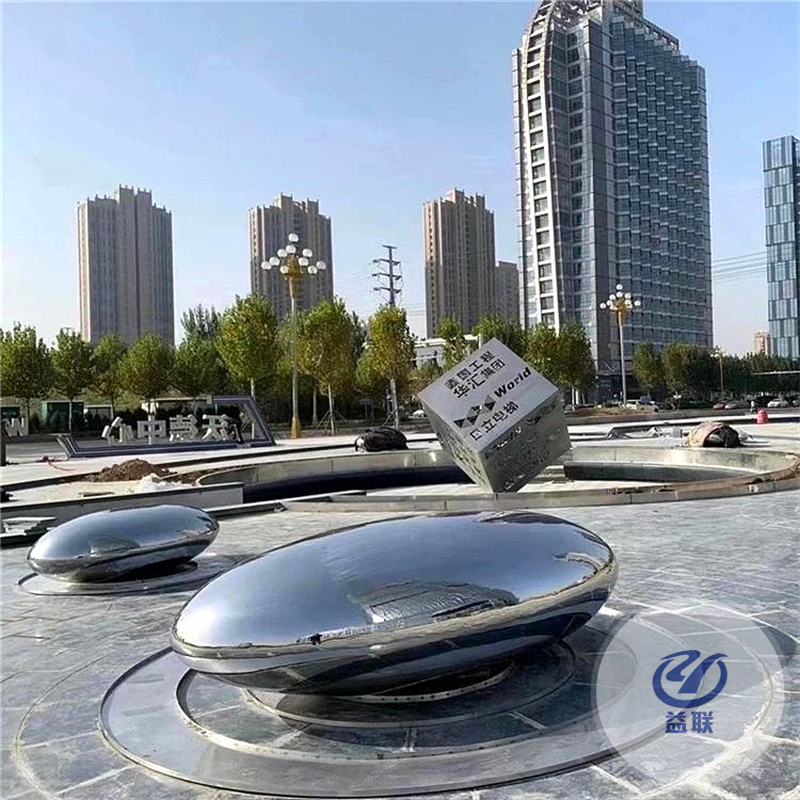 不銹鋼校園雕塑設(shè)計(jì)定制鏡面拉絲月亮圓環(huán)鹿廣場大型金屬創(chuàng)意景觀