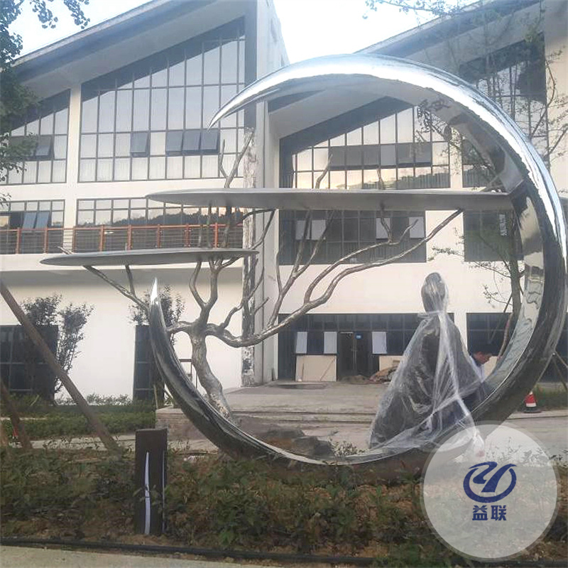 大型不銹鋼雕塑定制戶外園林鹿羽毛鏤空球月亮圓環(huán)景觀雕塑大擺件