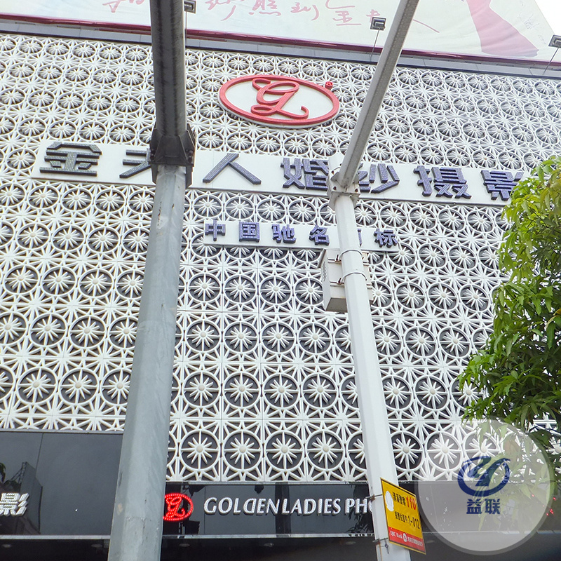 網(wǎng)紅卡通布朗熊可妮兔大擺件戶外玻璃鋼雕塑店鋪商場(chǎng)模型裝飾美陳